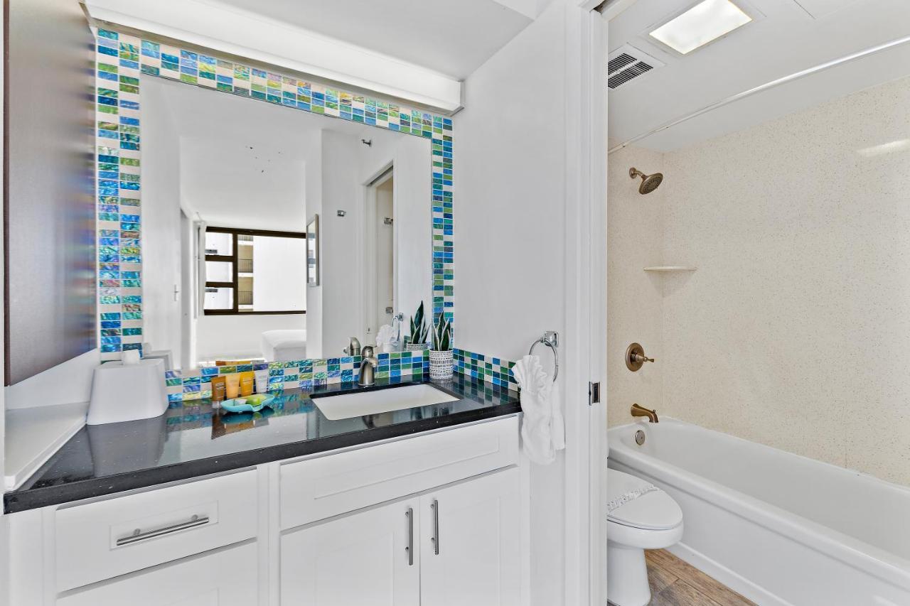 1Br With Great Ocean Views, 1 Block To Waikiki Beach ホノルル エクステリア 写真